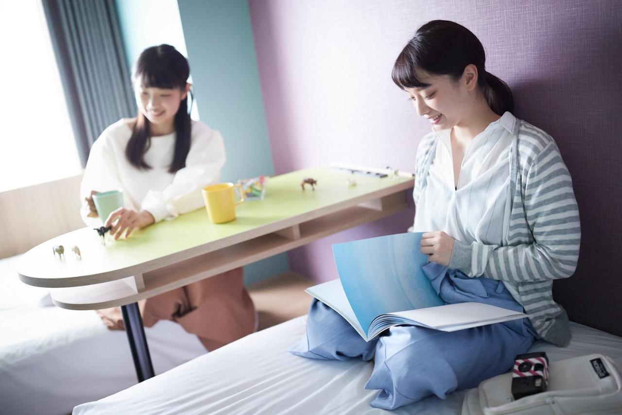 Omo7 Asahikawa By Hoshino Resorts ภายนอก รูปภาพ Students studying in the dormitory